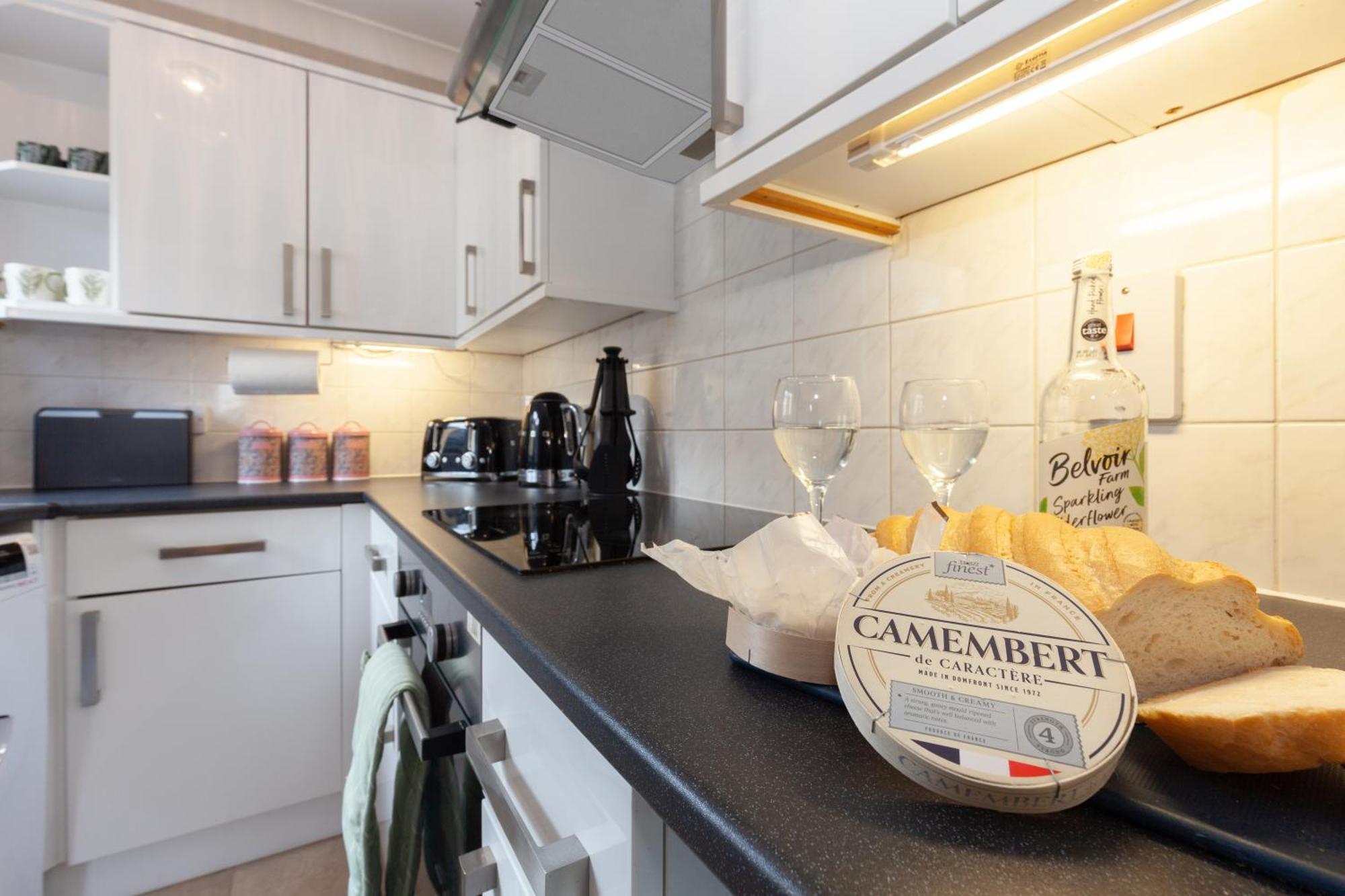 A Gem Nestled In The Heart Of Oxford With Parking! Apartamento Exterior foto