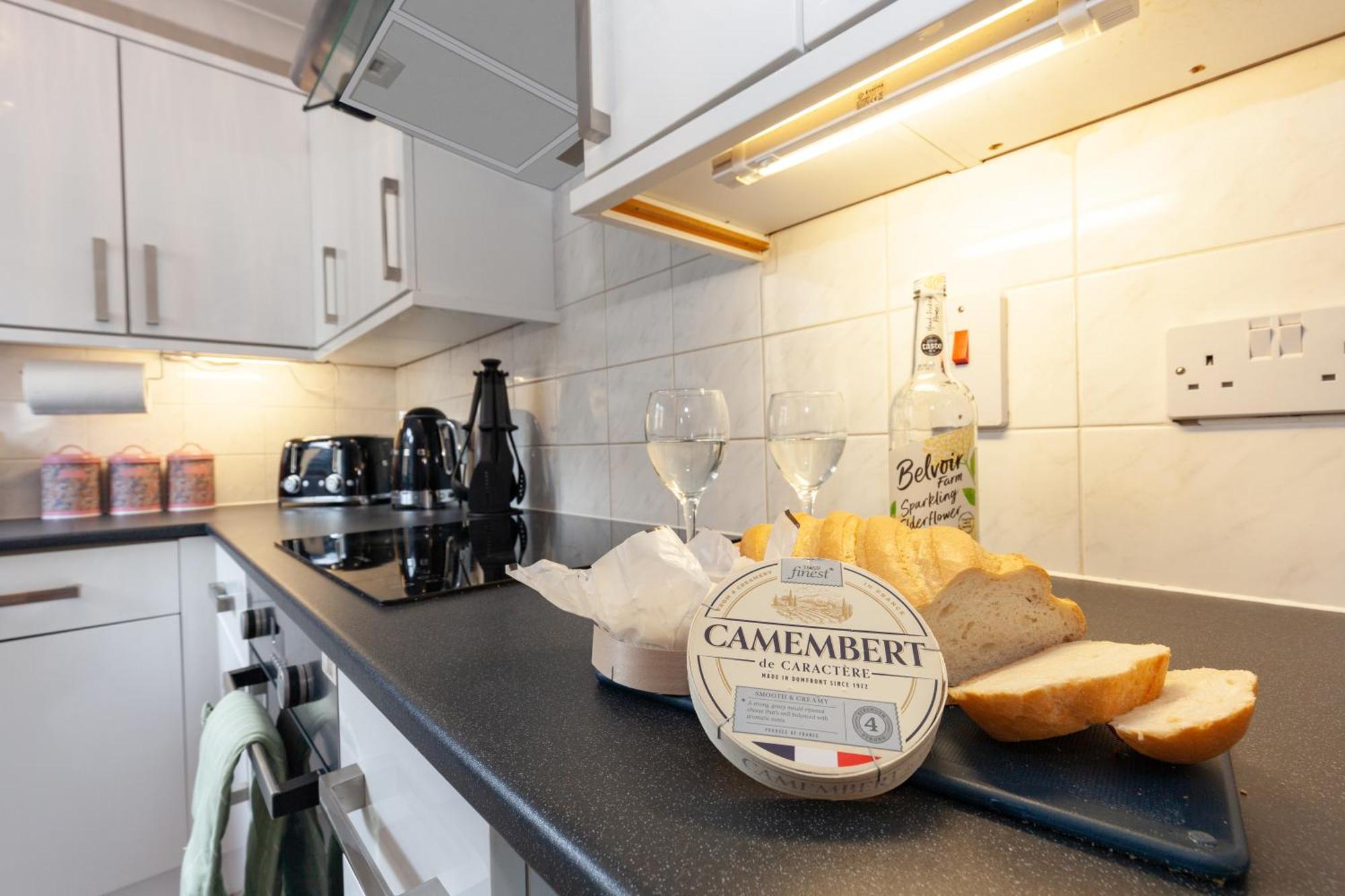 A Gem Nestled In The Heart Of Oxford With Parking! Apartamento Exterior foto