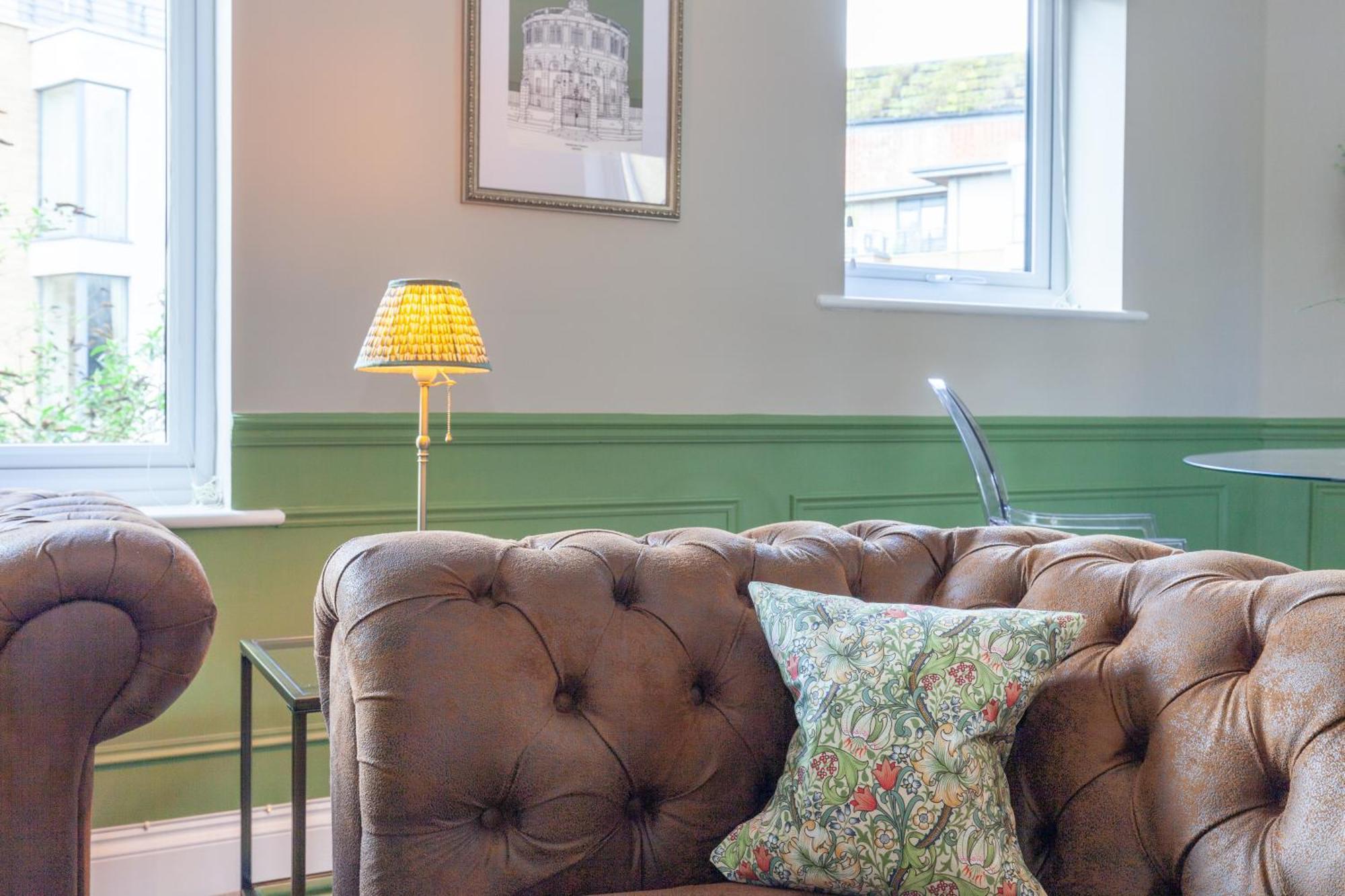 A Gem Nestled In The Heart Of Oxford With Parking! Apartamento Exterior foto