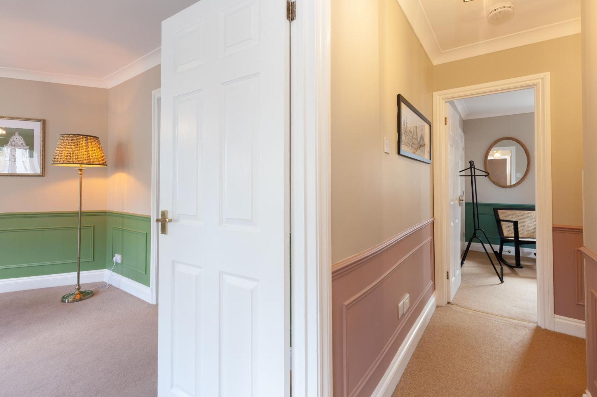 A Gem Nestled In The Heart Of Oxford With Parking! Apartamento Exterior foto